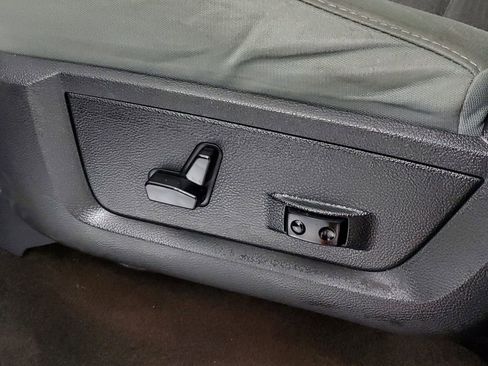 Used 2018 RAM 1500 SLT image 9