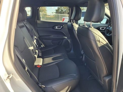 Used 2026 Jeep Compass Latitude image 15