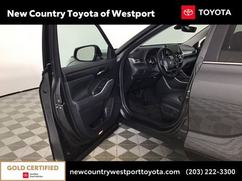 Certified 2023 Toyota Highlander XLE image 10