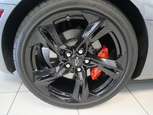 Used 2021 Chevrolet Camaro SS RWD image 8