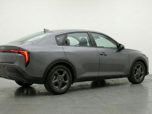 Used 2025 Kia K4 LXS image 9