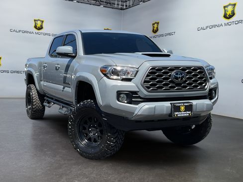 Used 2021 Toyota Tacoma TRD Sport w/ Technology Package AWD/4WD image 3