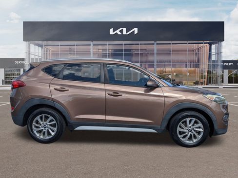 Used 2017 Hyundai Tucson SE Plus image 3