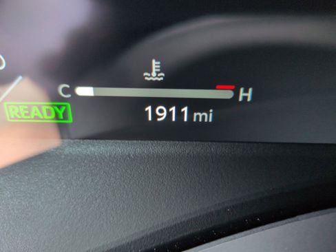 Used 2025 Toyota Sienna XSE w/ XSE Plus Package image 16