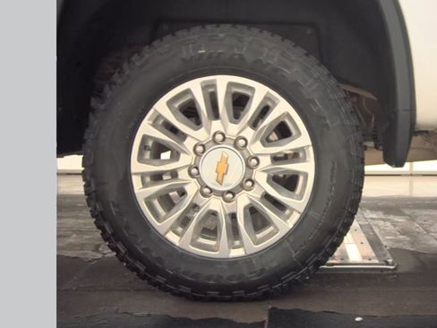 Used 2022 Chevrolet Silverado 2500 High Country w/ Safety Package II image 11