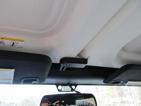 Used 2016 Jeep Wrangler Unlimited Rubicon w/ Connectivity Group image 83