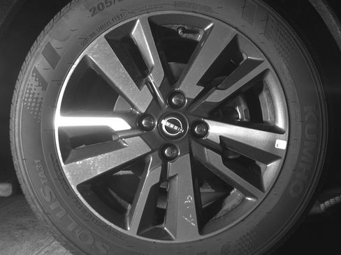 Used 2025 Nissan Versa SV image 13