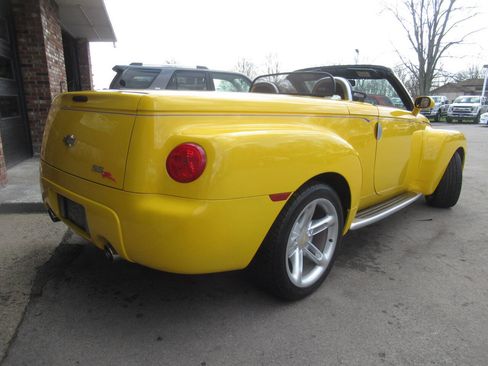 Used 2003 Chevrolet SSR w/ Preferred Equipment Group image 12