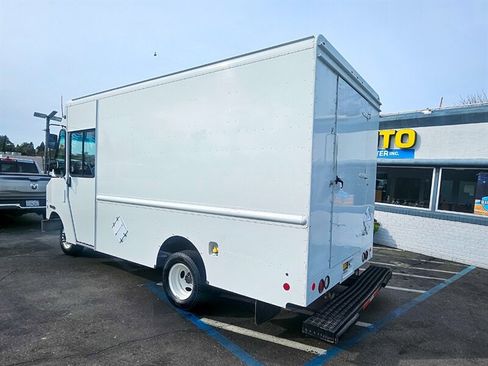 Used 2014 Ford E-350 and Econoline 350 Super Duty w/ A/C Prep Package image 3