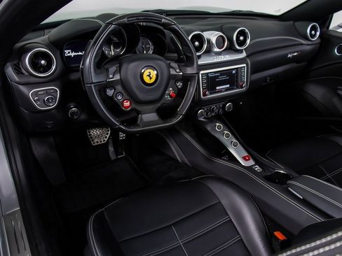 Used 2016 Ferrari California T image 37