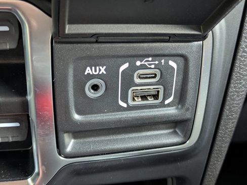 Used 2024 Jeep Wrangler Unlimited w/ Technology Group AWD/4WD image 22