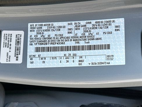 Used 2024 Ford F250 Platinum w/ FX4 Off-Road Package image 36