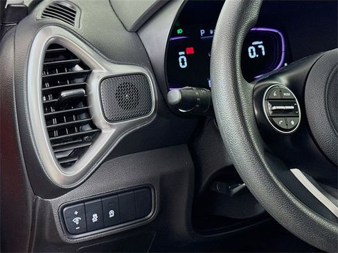 Used 2023 Kia Soul LX image 19