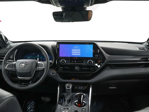 Certified 2026 Toyota Highlander XSE AWD/4WD image 13