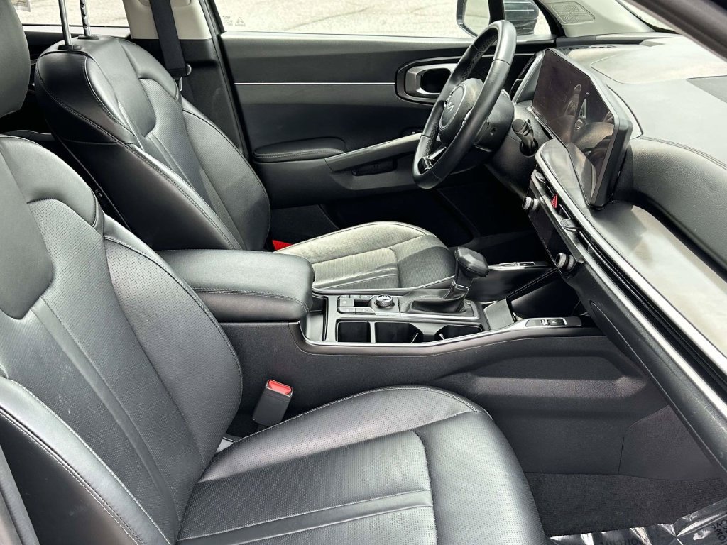 Used 2024 Kia Sorento S FWD image 9