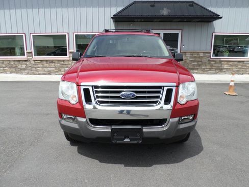 Used 2009 Ford Explorer Sport Trac XLT AWD/4WD image 2