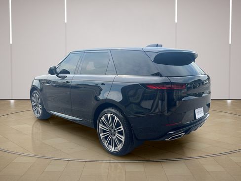 Used 2024 Land Rover Range Rover Sport Dynamic SE AWD/4WD image 3