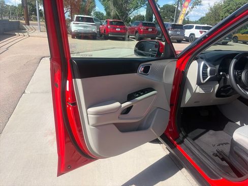 Used 2022 Kia Soul LX w/ Technology Package FWD image 27