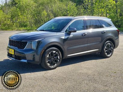 Used 2024 Kia Sorento S w/ Panoramic Sunroof Package