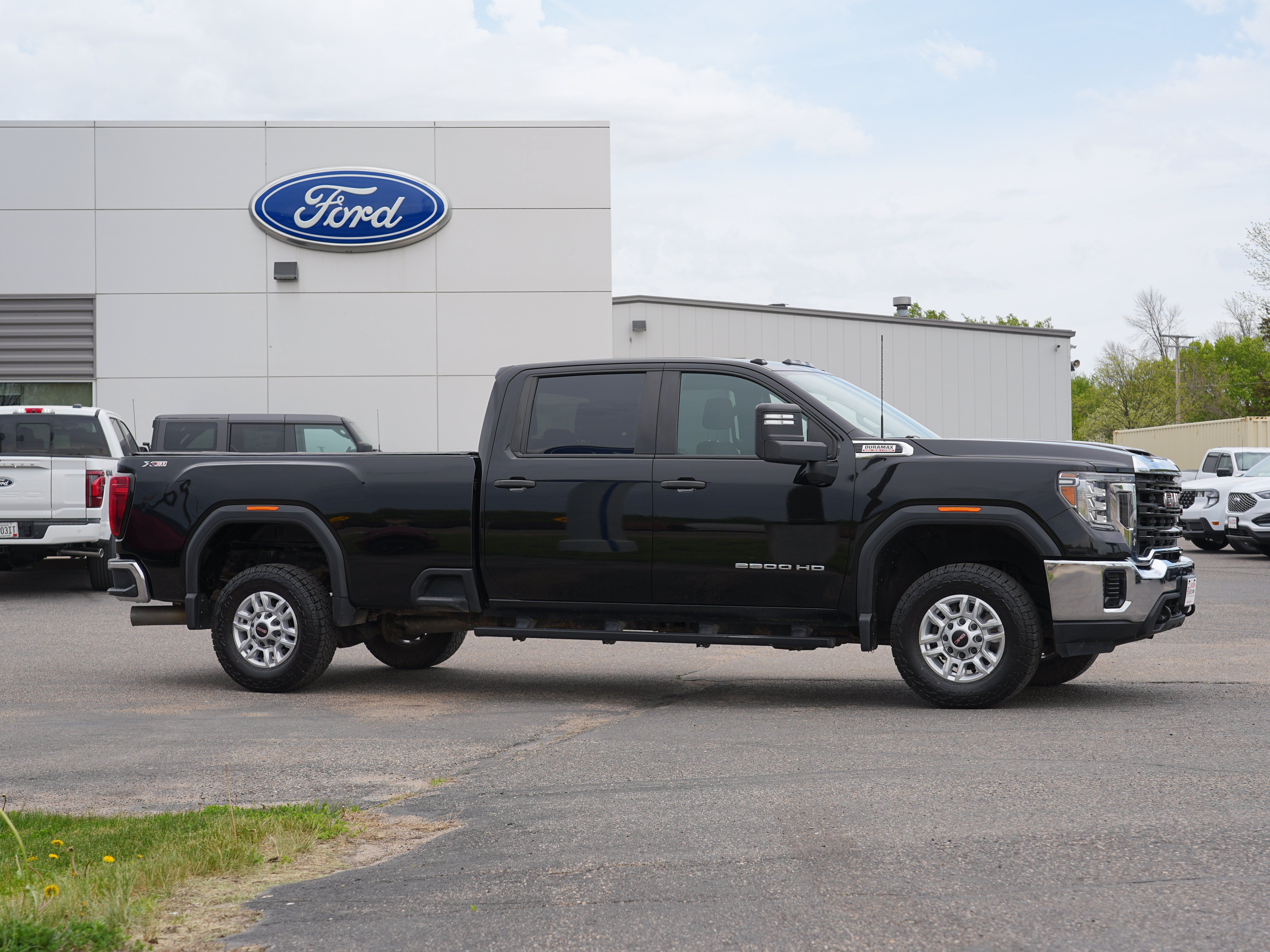 Used 2021 GMC Sierra 2500 4x4 Crew Cab w/ Convenience Package image 2