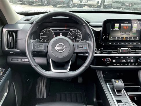 Used 2022 Nissan Pathfinder SL image 5