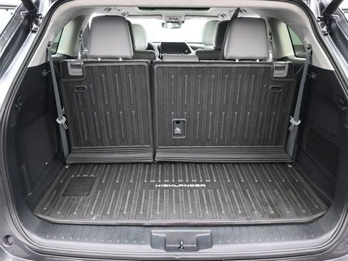 Used 2023 Toyota Highlander Platinum AWD/4WD image 35