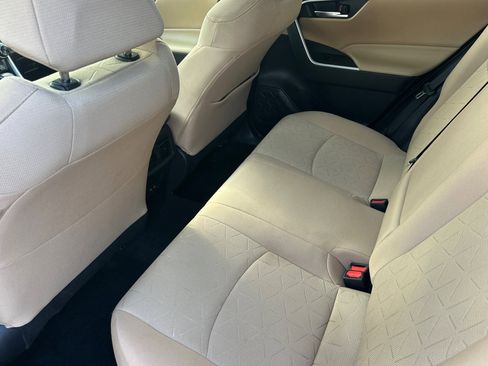 Used 2022 Toyota RAV4 XLE w/ Convenience Package image 14