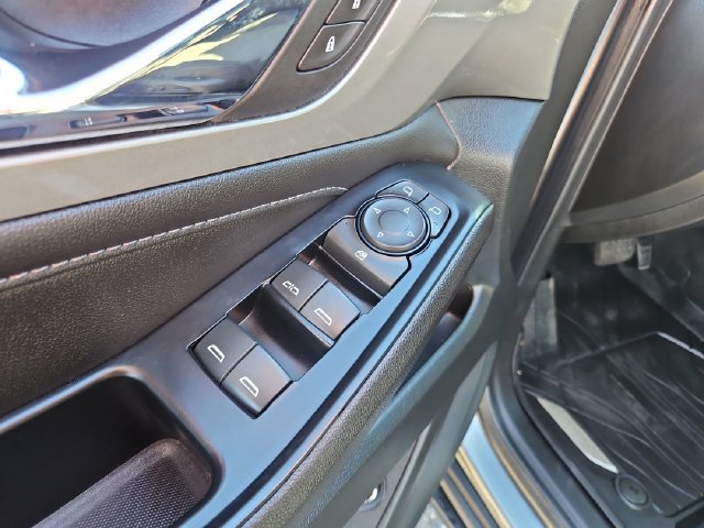 Used 2023 Chevrolet Traverse LT FWD image 12