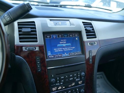 Used 2012 Cadillac Escalade Luxury image 15