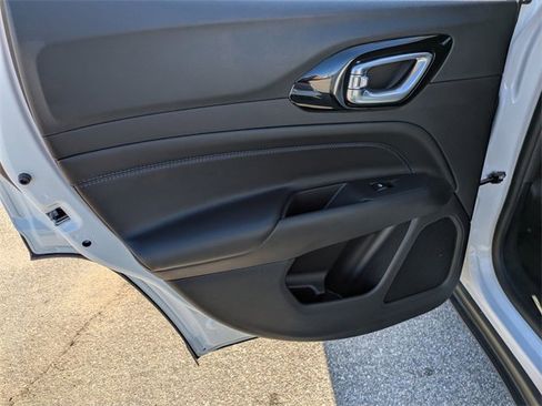 New 2026 Jeep Compass Latitude image 21