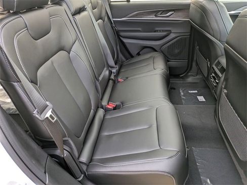 New 2025 Jeep Grand Cherokee Limited w/ Black Appearance Package image 27