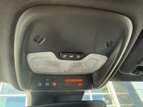 Used 2025 Chevrolet Colorado ZR2 w/ Technology Package image 33