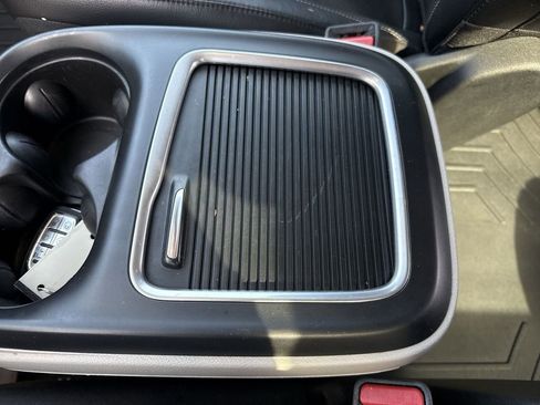 Used 2022 Chrysler Pacifica Touring-L FWD image 35