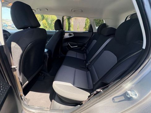 Used 2025 Kia Soul LX w/ LX Technology Package FWD image 23