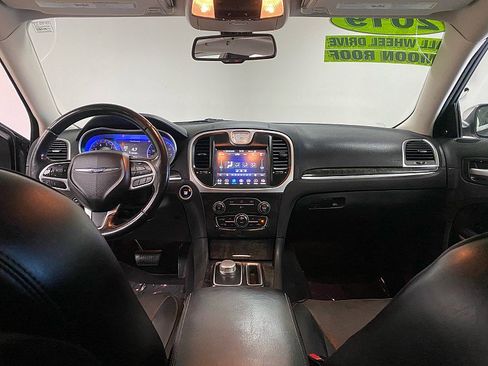 Used 2019 Chrysler 300 Limited image 26