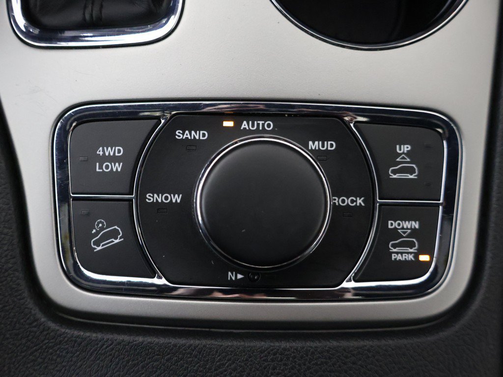Used 2018 Jeep Grand Cherokee Overland AWD/4WD image 56