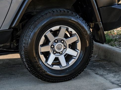 Used 2014 Toyota FJ Cruiser 4WD w/ Upgrade Package image 47