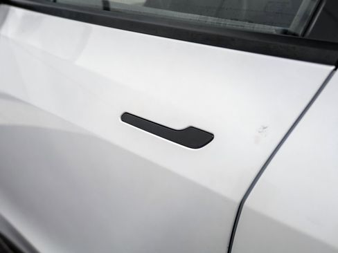 Used 2021 Tesla Model Y Long Range image 36