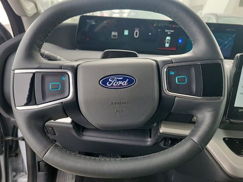 Used 2025 Ford Expedition Active image 9