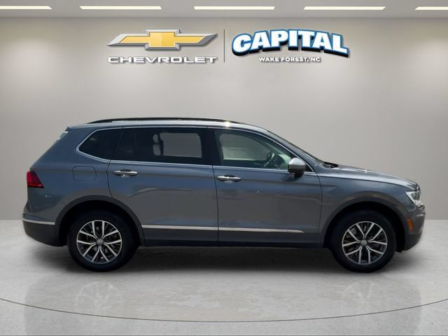 Used 2020 Volkswagen Tiguan SE w/ Panoramic Sunroof Package FWD image 6