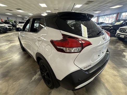 Used 2020 Nissan Kicks SR FWD image 6