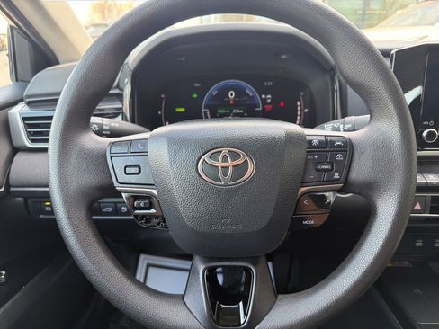Used 2025 Toyota Camry LE image 32