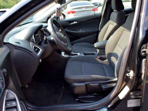 Used 2017 Chevrolet Cruze LT image 23