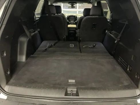 Used 2023 Chevrolet Traverse LT image 14