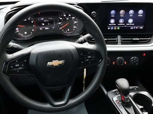 Used 2024 Chevrolet Trax LS w/ LS Convenience Package image 16