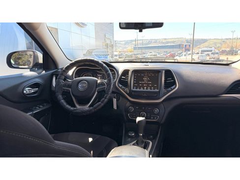 Used 2015 Jeep Cherokee Latitude AWD/4WD image 12