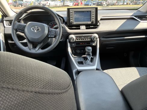Used 2021 Toyota RAV4 XLE AWD/4WD image 28