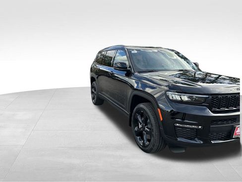 Used 2025 Jeep Grand Cherokee L Limited w/ Black Appearance Package AWD/4WD image 9