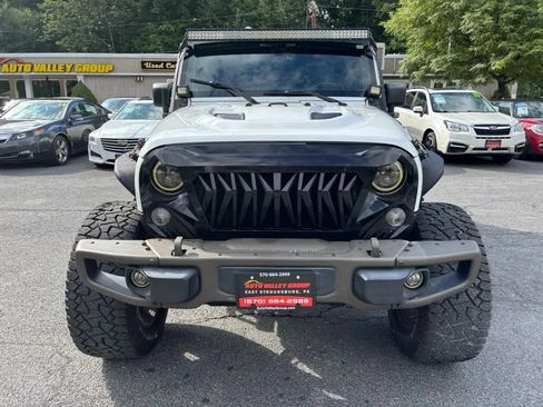 Used 2017 Jeep Wrangler Unlimited Sahara AWD/4WD image 3