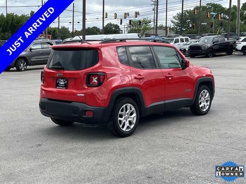 Certified 2017 Jeep Renegade Latitude FWD image 4